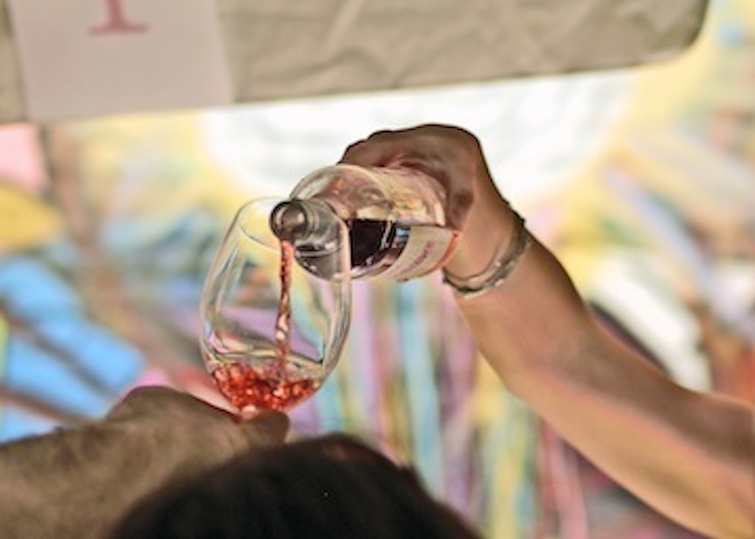 Leslee Pouring KK Rose @ Solo Vino 2010